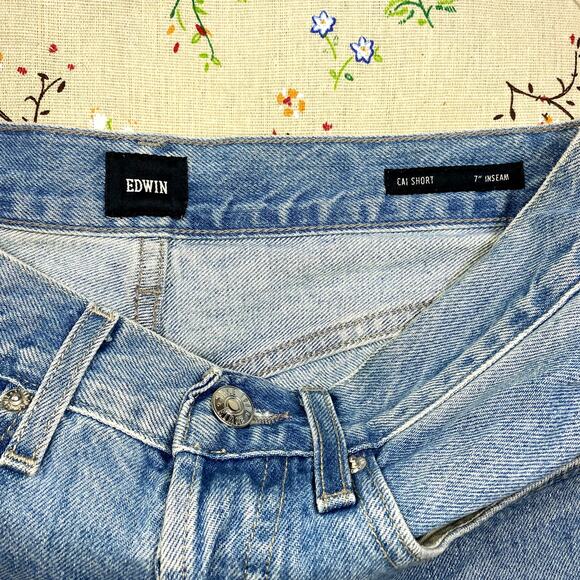 EDWIN Denim Short Cai 7-inch Inseam Light Wash Blue Sz 28 Raw Hem High Rise Boho - Picture 7 of 9